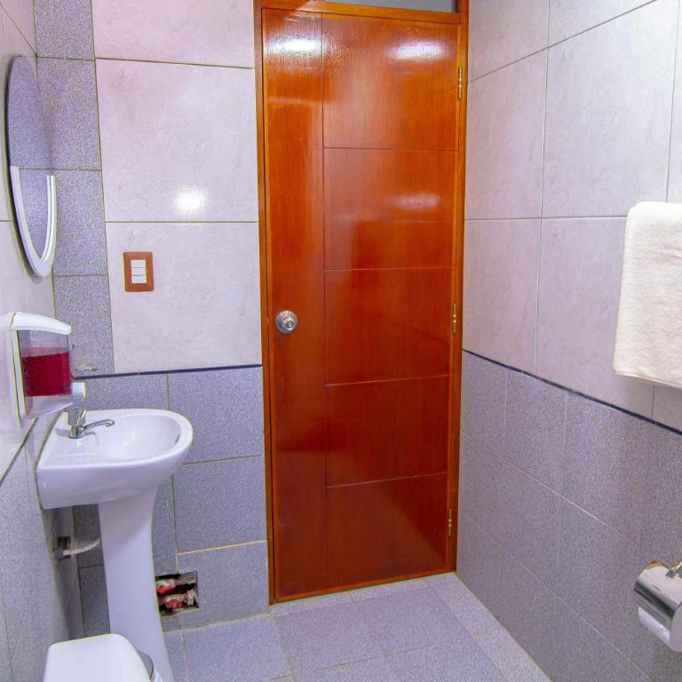 Departamentos KIRI para familias o empresas que viajan en grupo cerca al Aeropuerto Juliaca, con agua caliente - Apartment with Terrace - 4