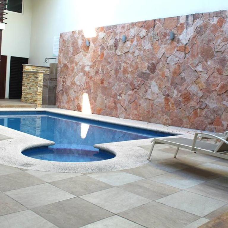 Departamento a 200 Mts de la playa y alberca en planta baja - Two-Bedroom Apartment - 2