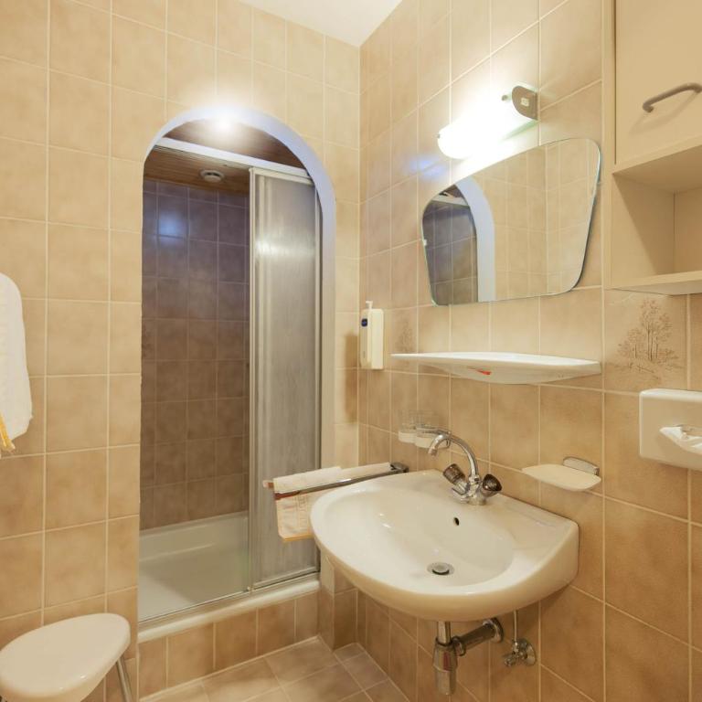 Hotel Steuxner - Dreibettzimmer - 4