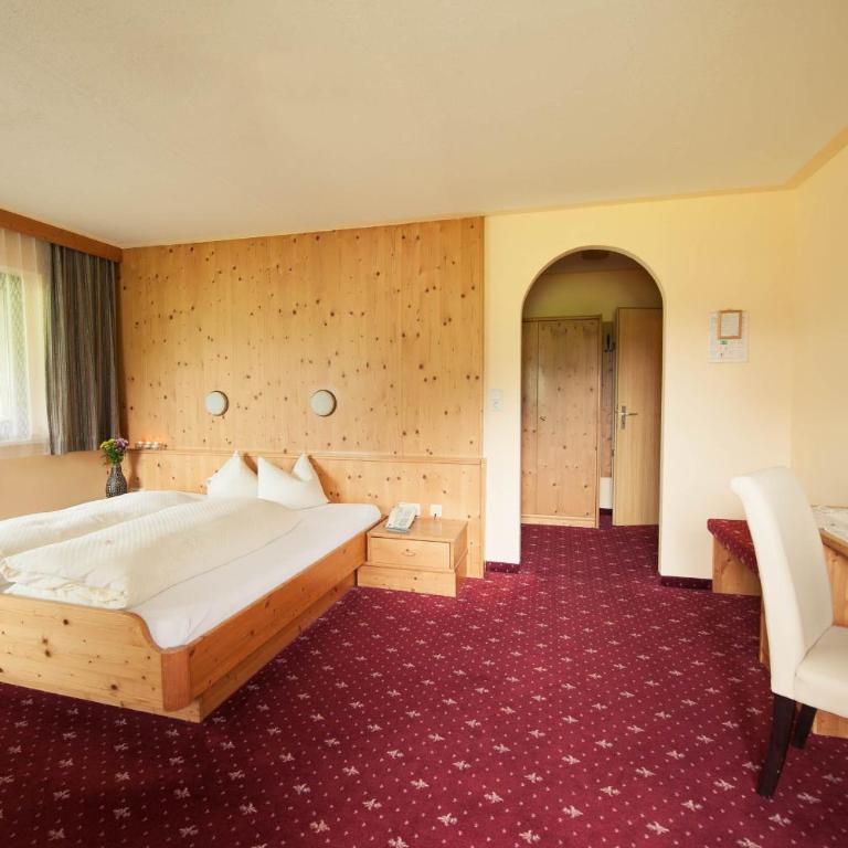 Hotel Steuxner - Doppelzimmer mit Balkon - 4