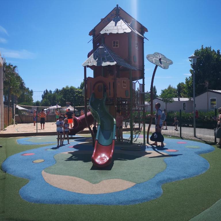 Camping La Carabasse Vias-Plage-T4 Climatisé,Tout confort, Emplacement calme ! - Mobile Home - 24