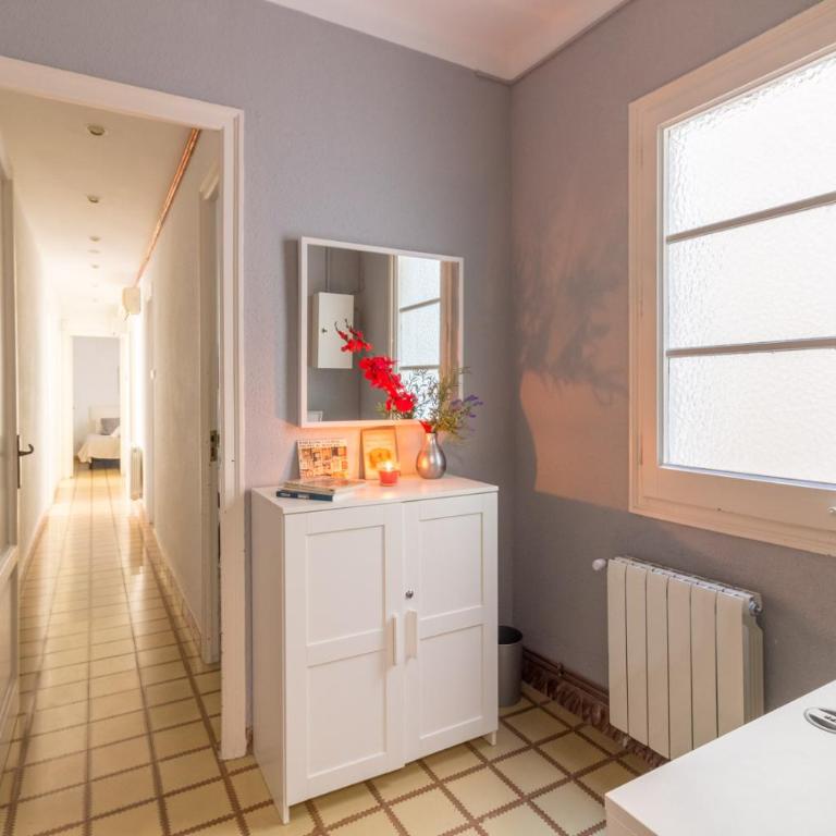 rentBCN City Center Apartment - Three-Bedroom Apartment - 3