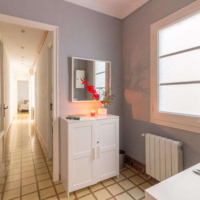 rentBCN City Center Apartment - Three-Bedroom Apartment - 4