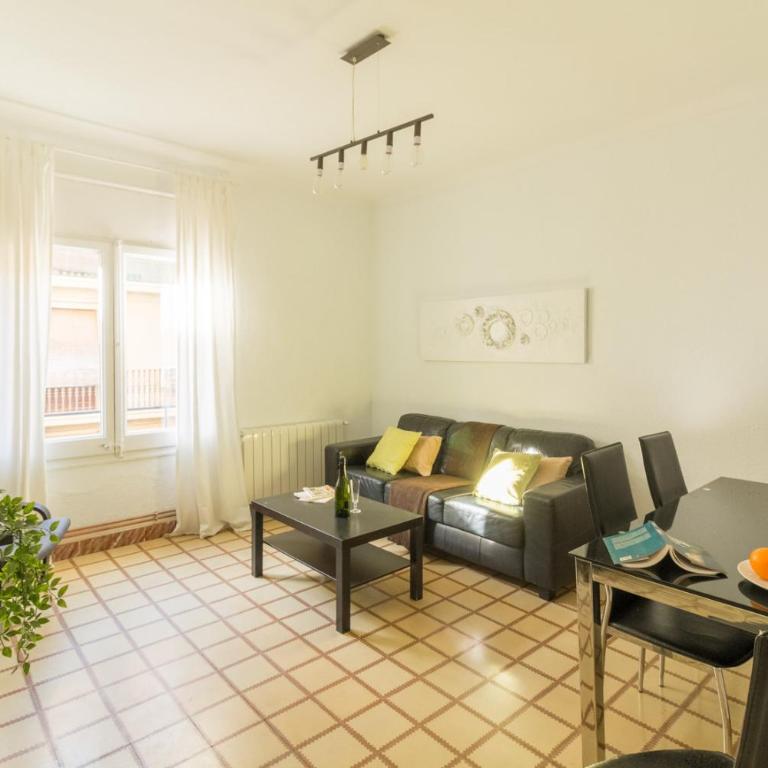 rentBCN City Center Apartment - Three-Bedroom Apartment - 17