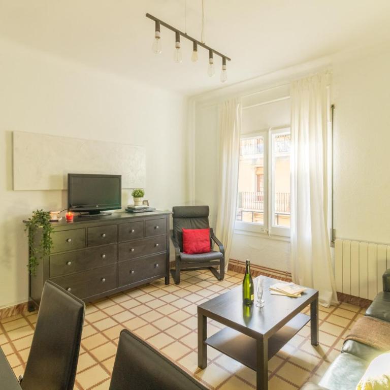 rentBCN City Center Apartment - Three-Bedroom Apartment - 19