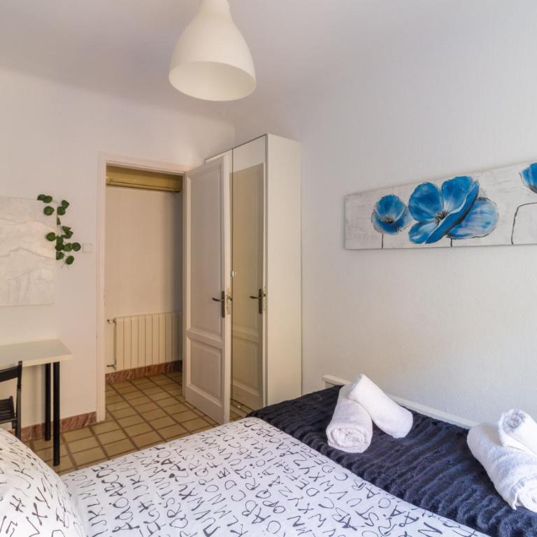 rentBCN City Center Apartment - Three-Bedroom Apartment - 20