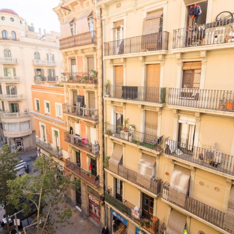 rentBCN City Center Apartment - Three-Bedroom Apartment - 24