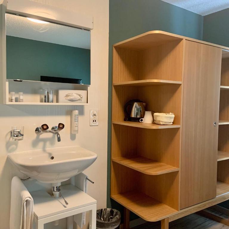 5th Floor Basic Rooms - shared bathrooms - (5th Floor) Single Room with Shared Bathroom - 4