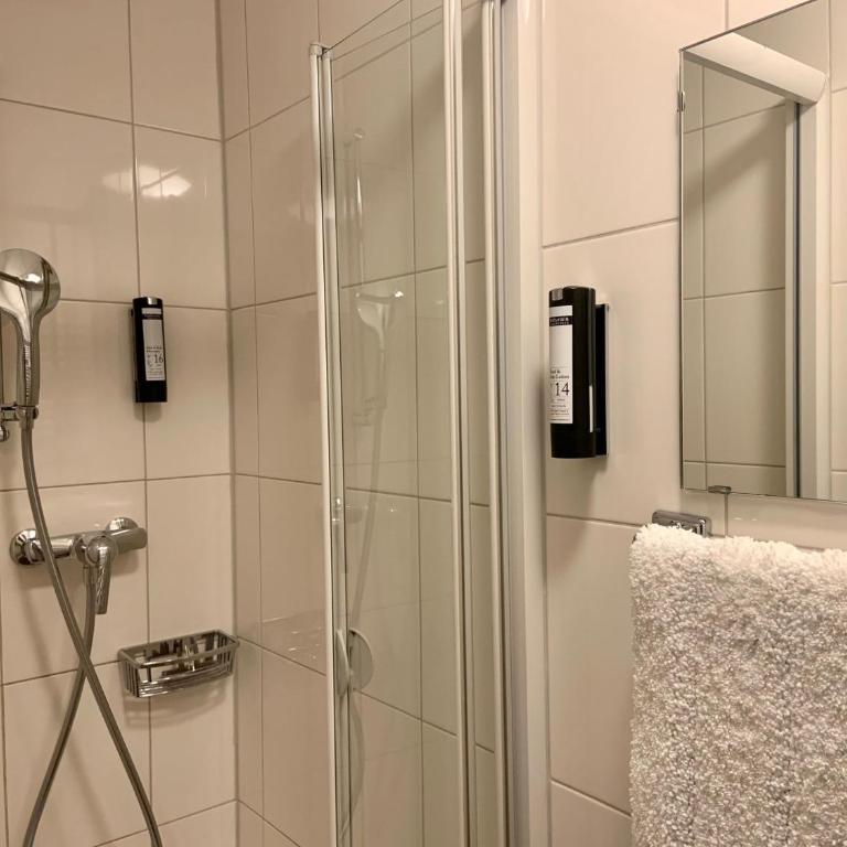 5th Floor Basic Rooms - shared bathrooms - (5th Floor) Single Room with Shared Bathroom - 3