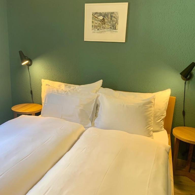 5th Floor Basic Rooms - shared bathrooms - (5th Floor) Grandlit with Shared Bathroom - 9