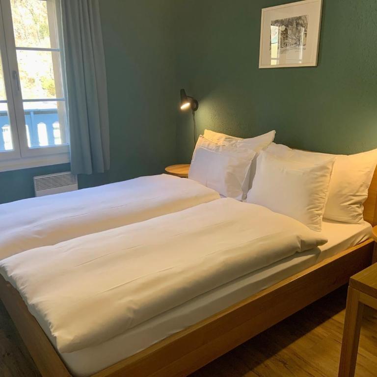 5th Floor Basic Rooms - shared bathrooms - (5th Floor) Grandlit with Shared Bathroom - 6