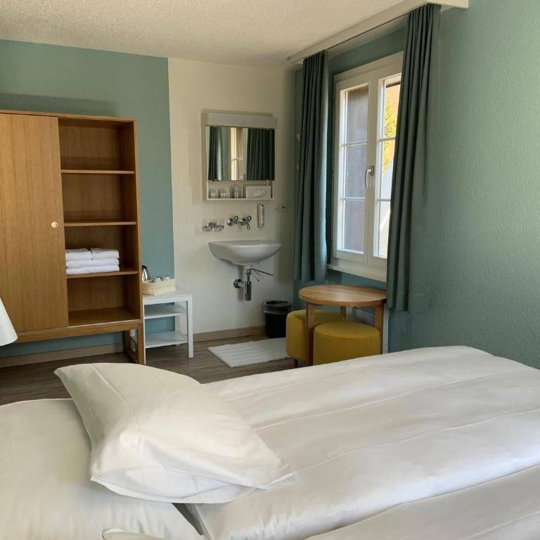 5th Floor Basic Rooms - shared bathrooms - (5th Floor) Grandlit with Shared Bathroom - 8