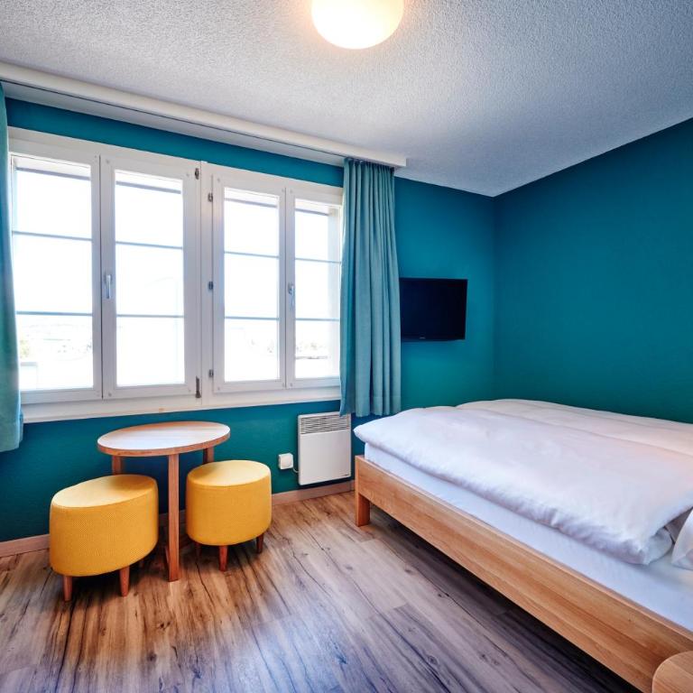 5th Floor Basic Rooms - shared bathrooms - (5th Floor) Grandlit with Shared Bathroom - 3