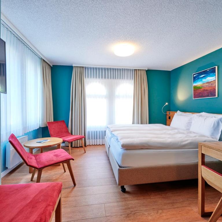 5th Floor Basic Rooms - shared bathrooms - (5th Floor) Twin Room with Shower - 1