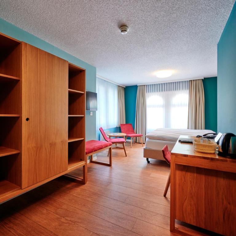 5th Floor Basic Rooms - shared bathrooms - (5th Floor) Twin Room with Shower - 4