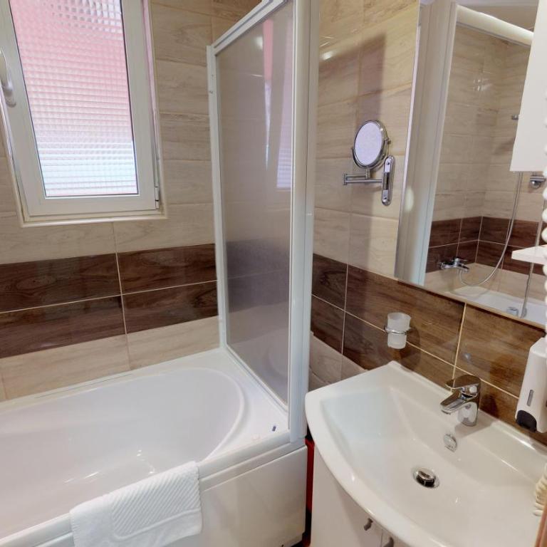 Villa Bojana - Dvokrevetna Soba sa Bračnim Krevetom/Zasebnim Krevetima - 3