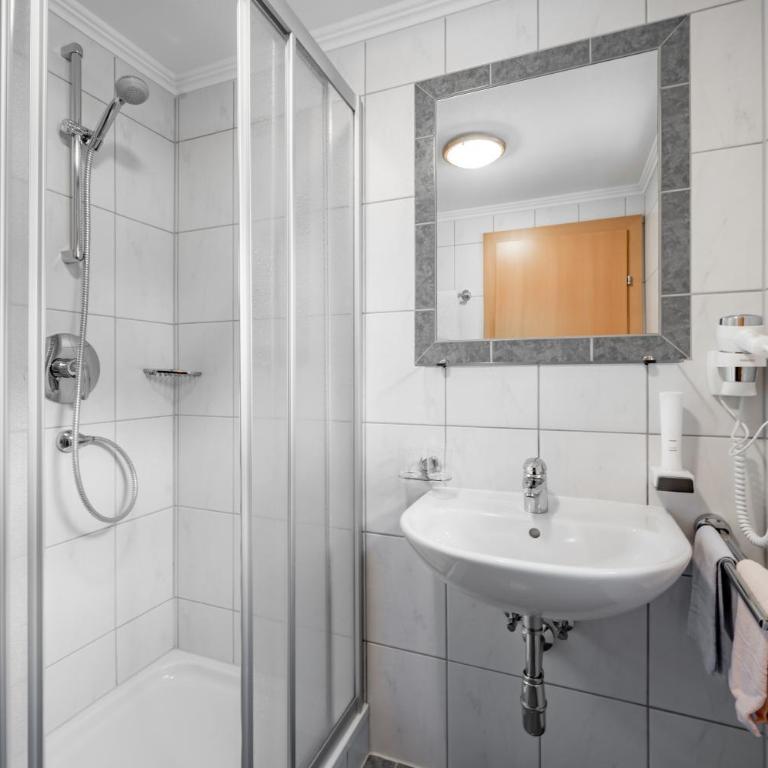 Pension Granbichler - Standard Doppelzimmer mit Balkon - 4