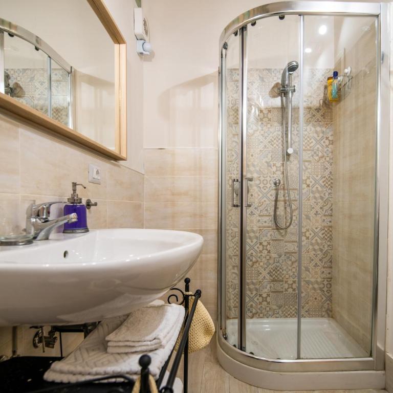 Terre Dipinte - Camera Matrimoniale con Bagno Privato Esterno - 24