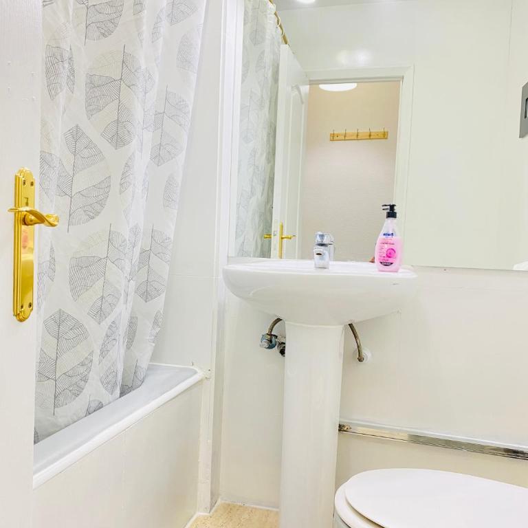 Estudio Doble con Balcon en Madrid Centro (Chueca) - One-Bedroom Apartment - 9