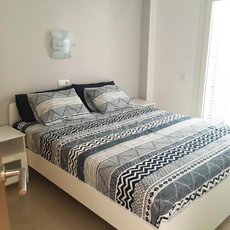 Apartamento céntrico y renovado, 100m de la playa - Two-Bedroom Apartment - 5