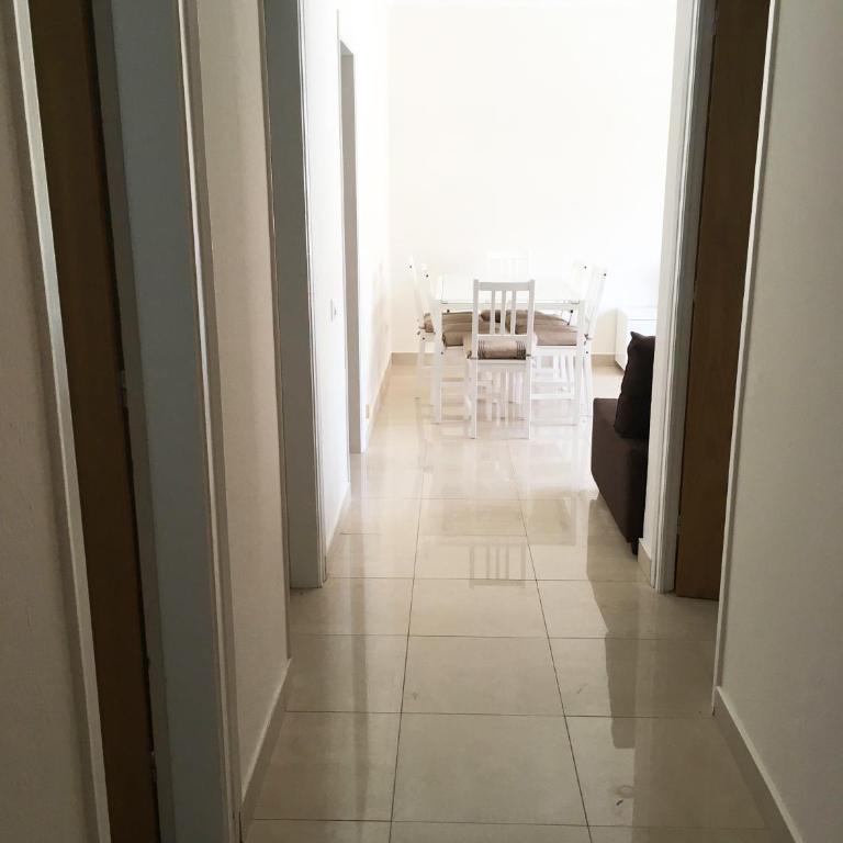 Apartamento céntrico y renovado, 100m de la playa - Two-Bedroom Apartment - 7
