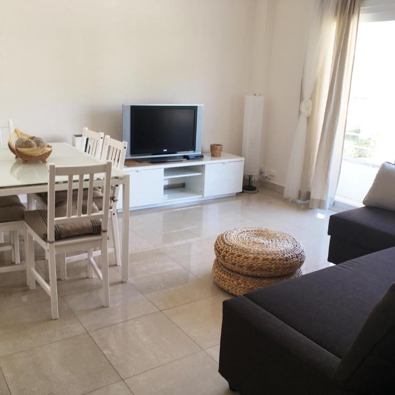 Apartamento céntrico y renovado, 100m de la playa - Two-Bedroom Apartment - 1