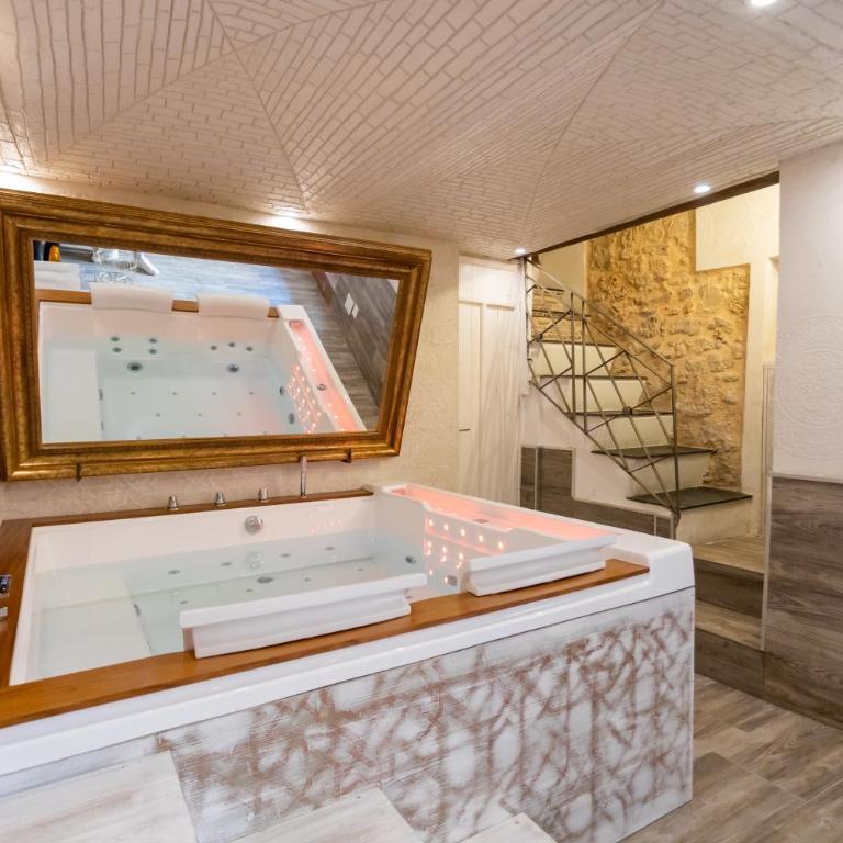 Caveau - One-Bedroom House with Spa and Hot Tub - 7