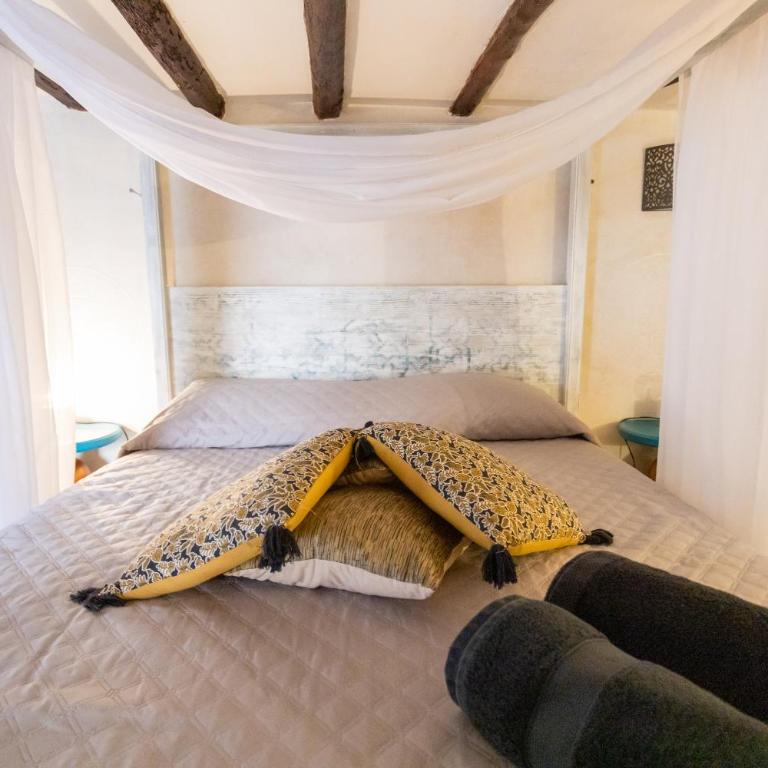 Caveau - One-Bedroom House with Spa and Hot Tub - 9