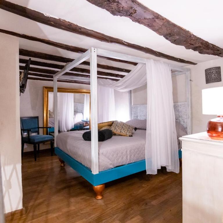 Caveau - One-Bedroom House with Spa and Hot Tub - 17