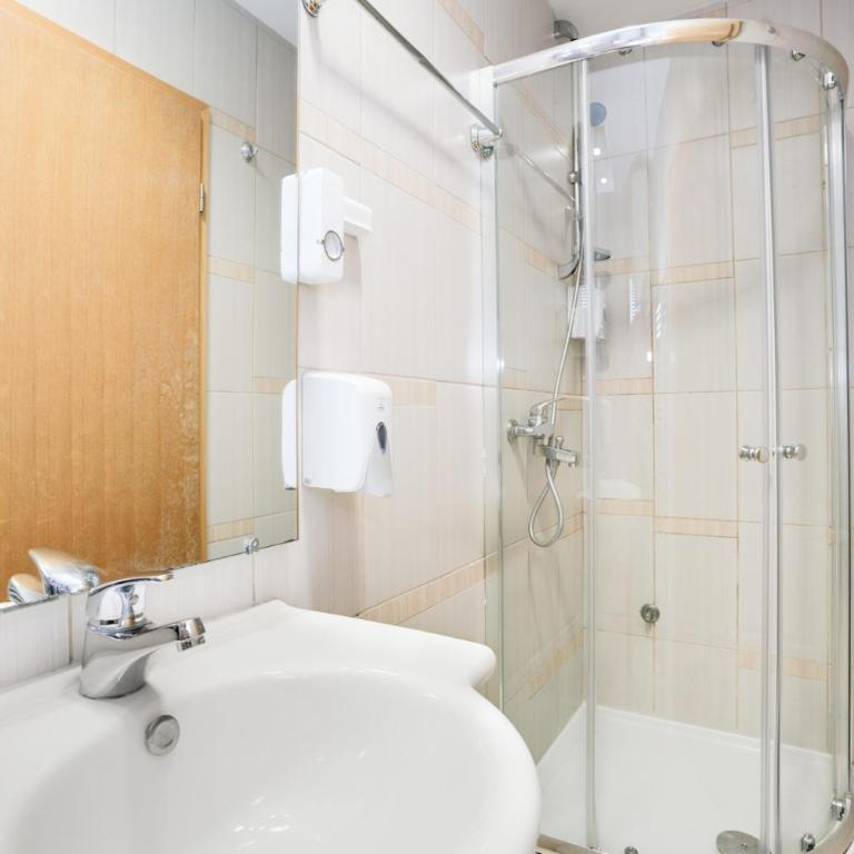 Hotel Vamos Sarajevo, b&b - Dvokrevetna Soba sa Zasebnim Krevetima i Balkonom - 5