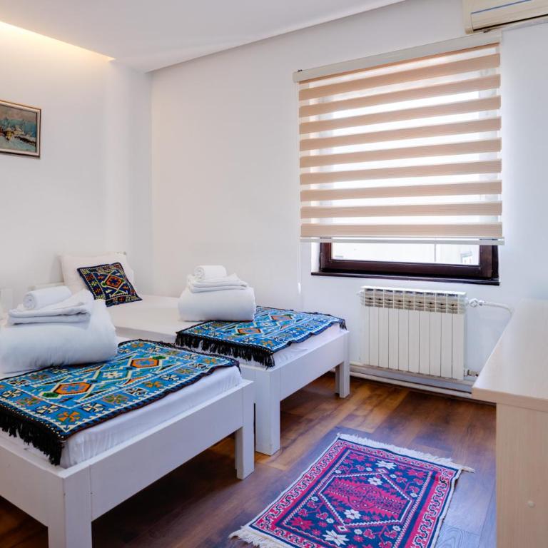 Hotel Vamos Sarajevo, b&b - Dvokrevetna Soba sa Zasebnim Krevetima i Balkonom - 1
