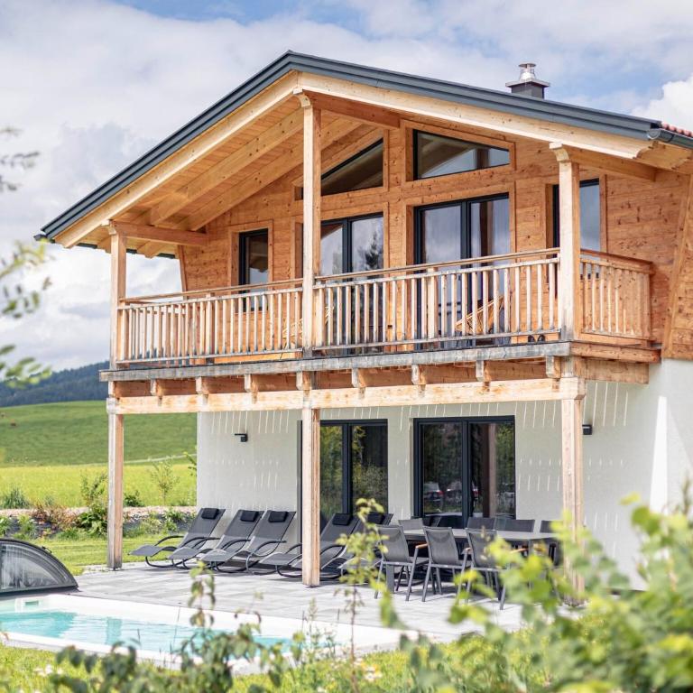 Chalet in Inzell with Pool & Alpine Views - Chalet mit 3 Schlafzimmern - 3