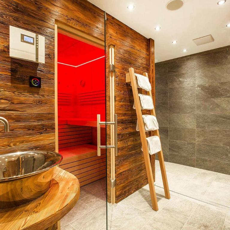 Chalet in Königsleiten with Mountain Views & Spa - Superior Chalet - 8