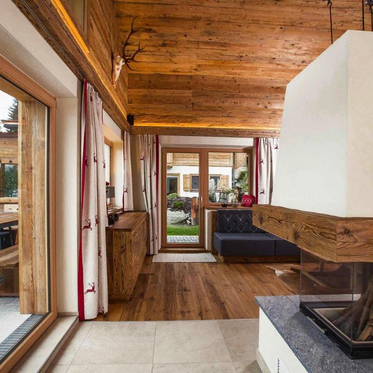 Chalet in Königsleiten with Mountain Views & Spa - Superior Chalet - 3