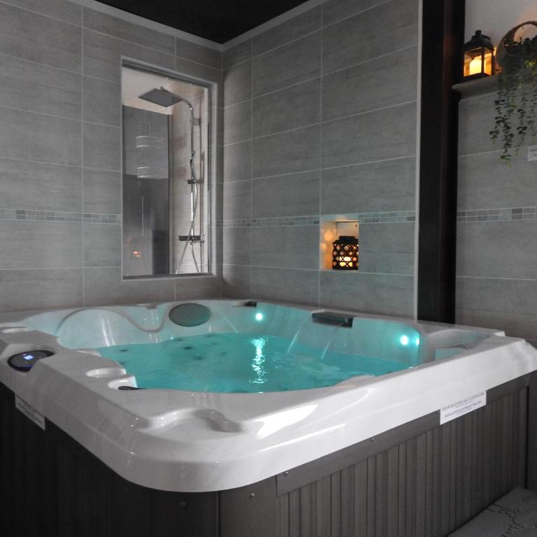 Love room "Nuit Blanche" - spa - Apartment mit 1 Schlafzimmer - 17