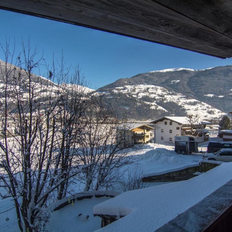 Apartment in Kaltenbach near Ski Lift - Three-Bedroom Apartment - 3