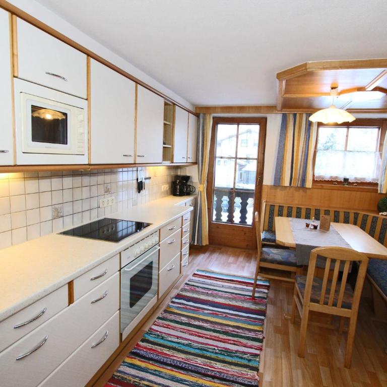 Apartment in Kaltenbach near Ski Lift - Three-Bedroom Apartment - 9