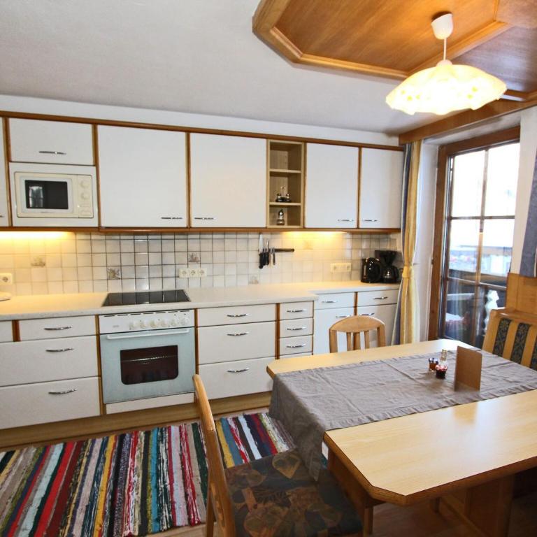 Apartment in Kaltenbach near Ski Lift - Three-Bedroom Apartment - 7