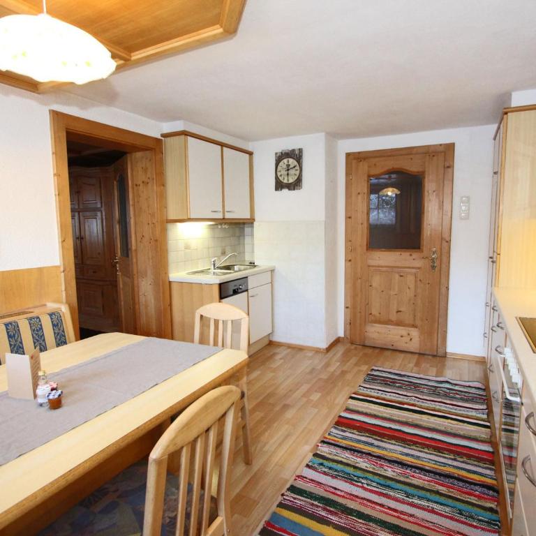 Apartment in Kaltenbach near Ski Lift - Three-Bedroom Apartment - 14