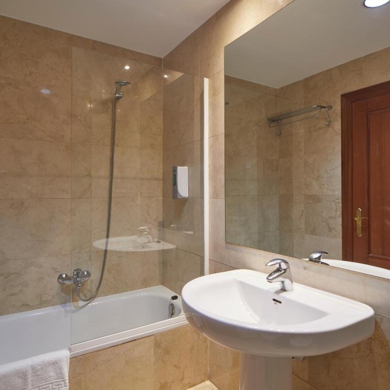 Iraipe Logroño Hotel - Habitación Doble con cama grande - 3