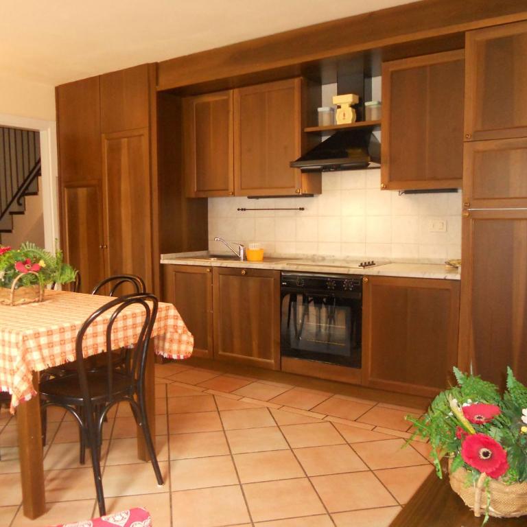 Residence Villa Avisio - Appartamento con 2 Camere da Letto e Balcone - 1