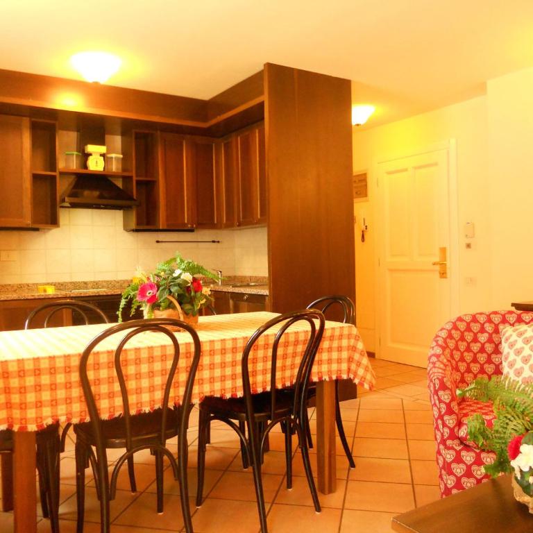 Residence Villa Avisio - Appartamento con 2 Camere da Letto e Balcone - 2