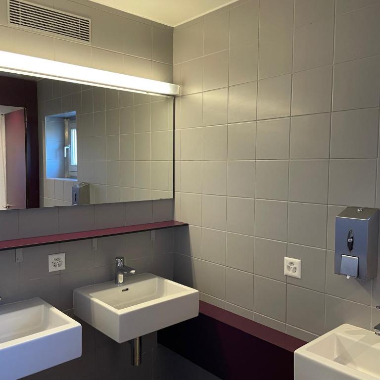 Lausanne Youth Hostel Jeunotel - Einzelzimmer mit Gemeinschaftsbad - 7
