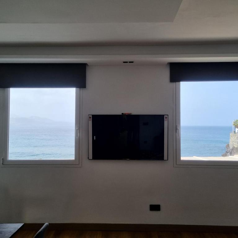 Balcony to the Sea Balcon al Mar Las Canteras - Two-Bedroom Apartment - 65