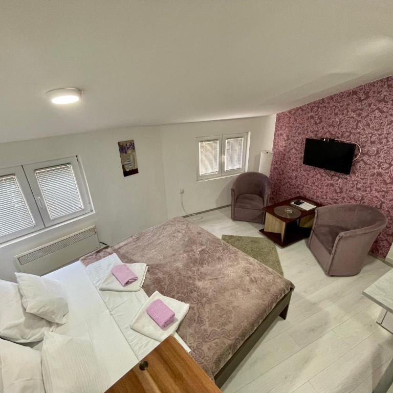 Apartmani Aleksandra u centru grada - Standard Double or Twin Room - 3
