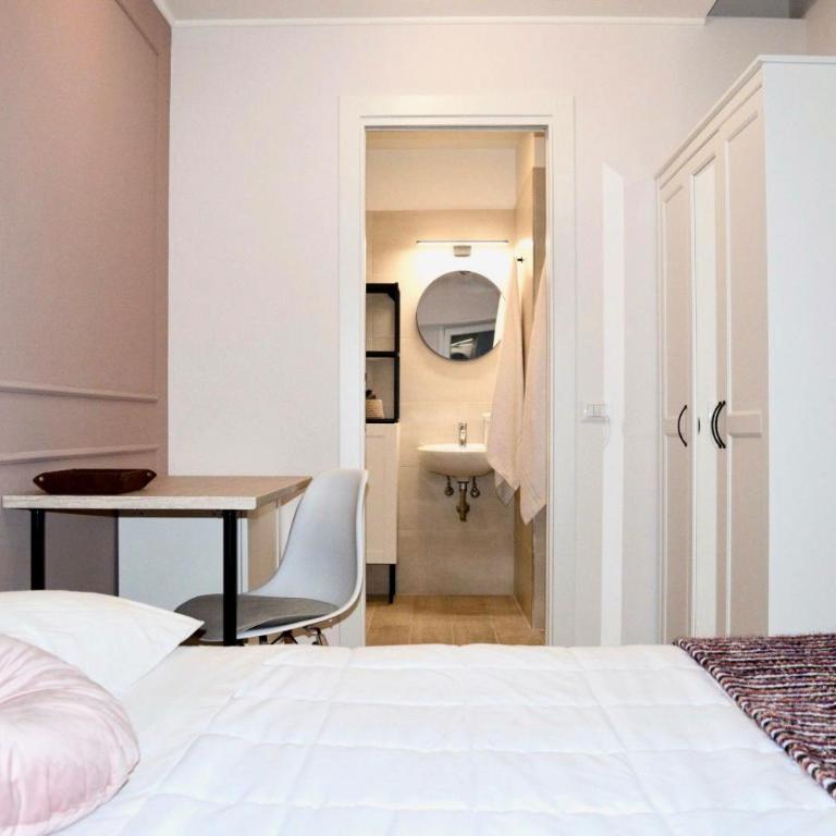 Guest House Dema Vatican Suites - Camera Matrimoniale Deluxe con Doccia - 1