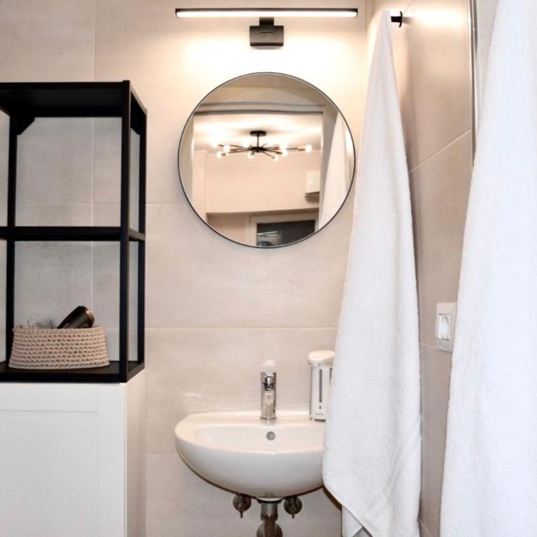 Guest House Dema Vatican Suites - Camera Matrimoniale Deluxe con Doccia - 7
