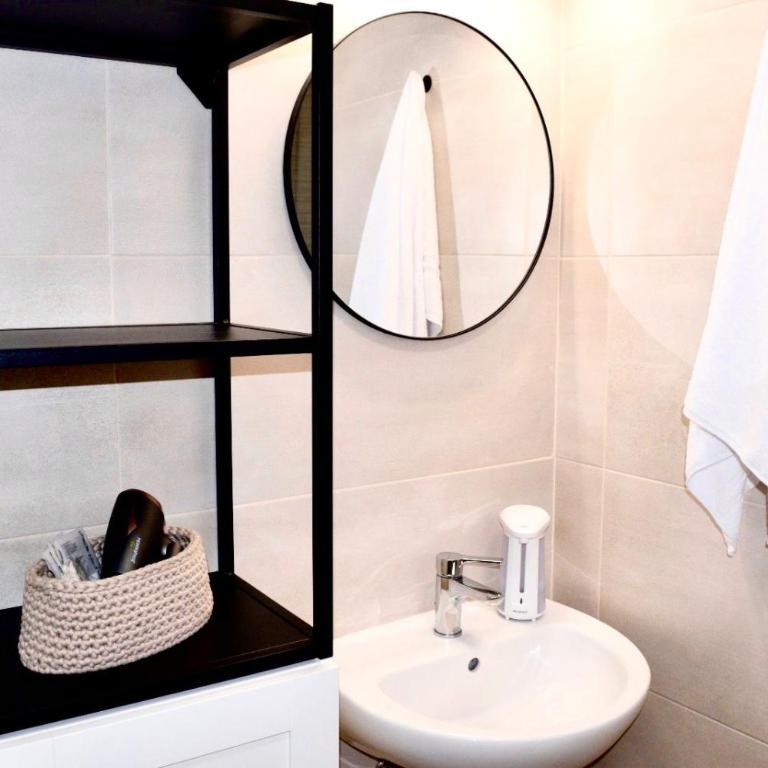 Guest House Dema Vatican Suites - Camera Matrimoniale Deluxe con Doccia - 8