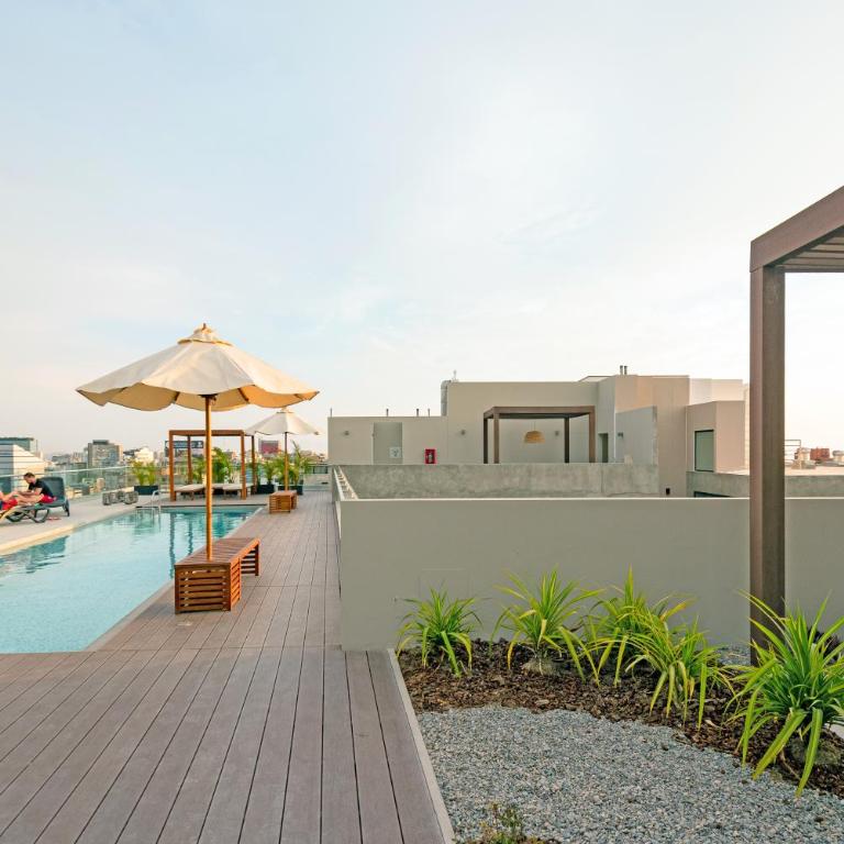 ✶ Maras Residence ✶ LUXURY Rooftop Pool & Grill - Three-Bedroom Apartment - 60