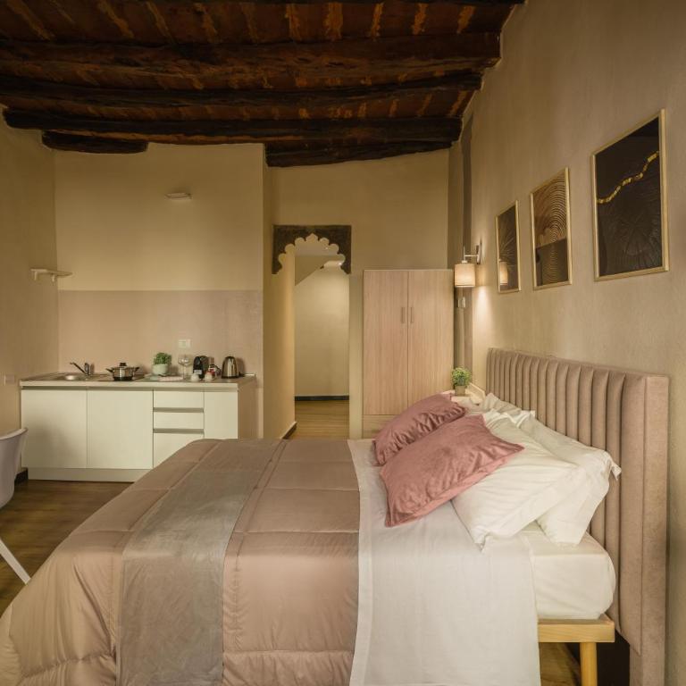 Oisife Apartments - Studio with Balcony - 10